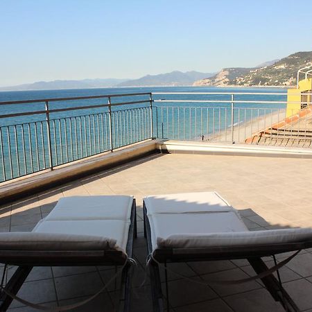 Les Agrumes Varigotti Exterior foto