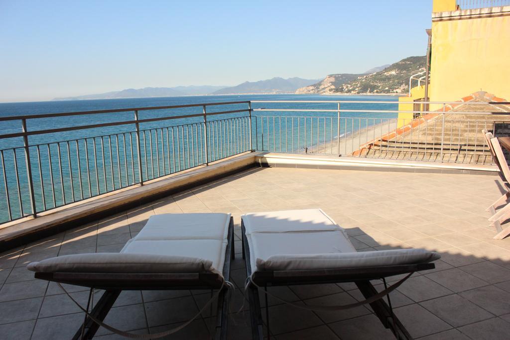 Les Agrumes Varigotti Exterior foto